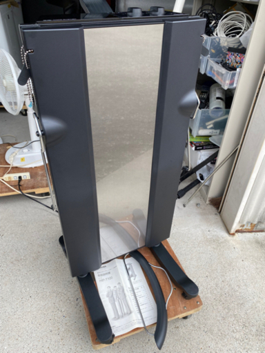 お薦め品‼️美品‼️東芝ズボンプレッサー 2019年