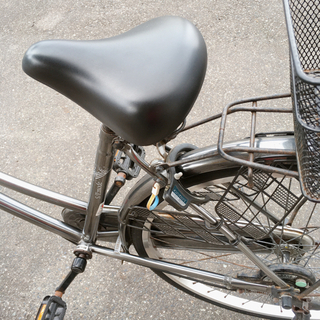 前後カゴ付き自転車✨ママチャリ✨26インチ　グレー✨鍵あり✨中古品✨防犯登録できますの画像