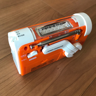 防災用手回し充電ラジオライトの画像