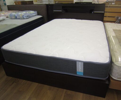 R071 NITORI ダブルベッド、Inofia 23cm マットレスセット、引出し・ライト・コンセント付