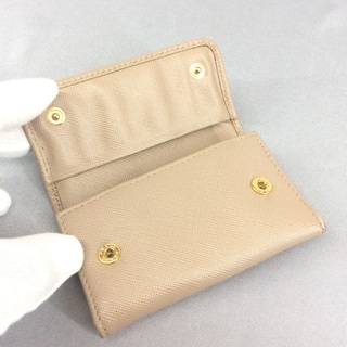 PRADA プラダ ベージュサフィアーノレザー 6連キーケースの画像