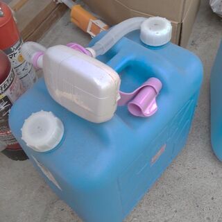 灯油タンクと自動ポンプ