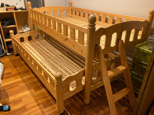 2段ベッド（1段目はキャスター付）