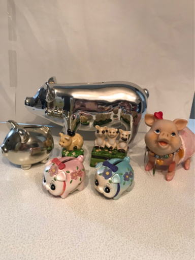 ブタの置物、貯金箱