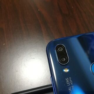SIMロック解除済 huawei p20lite au版 64GB 少し難あり 防水ケース等オマケ付きの画像