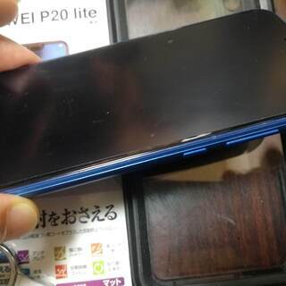 SIMロック解除済 huawei p20lite au版 64GB 少し難あり 防水ケース等オマケ付きの画像