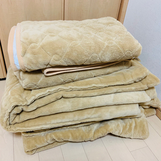 ヒートループデラックス 掛け敷きセット 2セットの画像