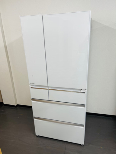 ????三菱??本体幅80cmで驚きの大容量700L??