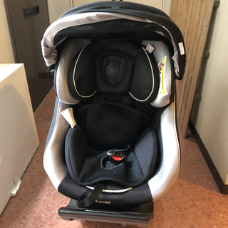 チャイルドシート　COMBI ネムール　ISOFIX