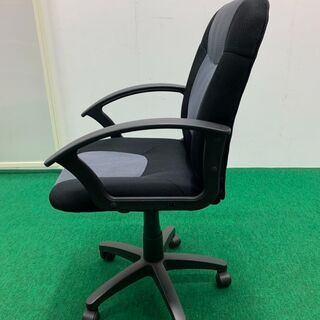 中古　W560　肘置き付きOAチェア　訳アリ　龍ヶ崎倉庫の画像