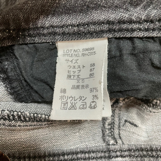 ブラックジーンズの画像