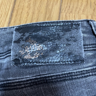 ブラックジーンズの画像