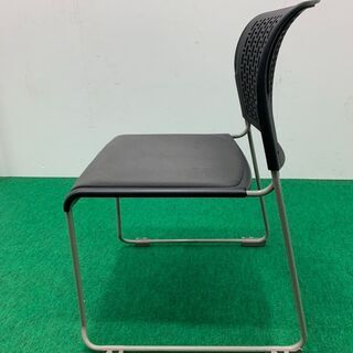 中古　ＬＩＯＮ Ｗ４４０ スタックチェア　ブラック　龍ヶ崎倉庫の画像
