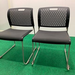 中古　ＬＩＯＮ Ｗ４４０ スタックチェア　ブラック　龍ヶ崎倉庫
