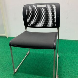 中古　ＬＩＯＮ Ｗ４４０ スタックチェア　ブラック　龍ヶ崎倉庫の画像