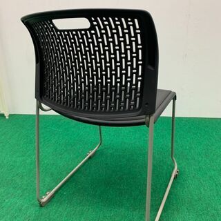 中古　ＬＩＯＮ Ｗ４４０ スタックチェア　ブラック　龍ヶ崎倉庫の画像