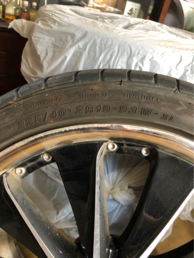 タイヤ付き19インチホイール  (225/40 ZR19)