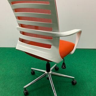 古　井上金庫　W615　肘置き付きOAチェア　オレンジ　龍ヶ崎倉庫の画像