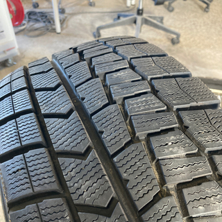 🌈215/60R16 8分山スタッドレスレスアルミセットの画像