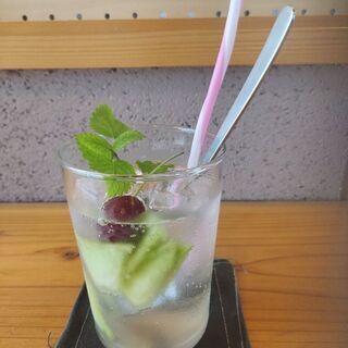 明日、カフェかランチに一緒に行ける方