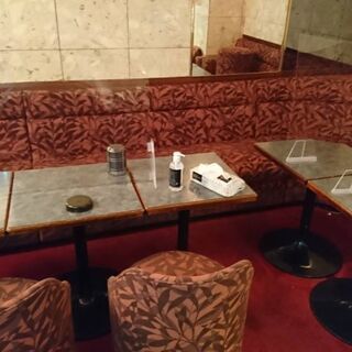 駅近バーのスッタフ募集になります。