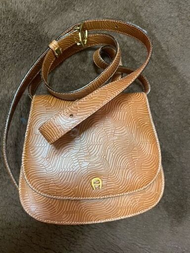 アイグナー ミューニック　AIGNER MUNIC （MADE　IN 　ITALY）　　　BAG　牛皮使用　ショルダーバッグ　ドイツにて購入
