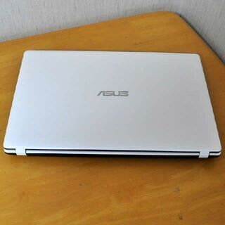 【お取引中です】極上美品PC/高速SSD/テレワークにカメラ/ZOOM/Officeの画像