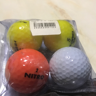 未使用のゴルフボールの画像