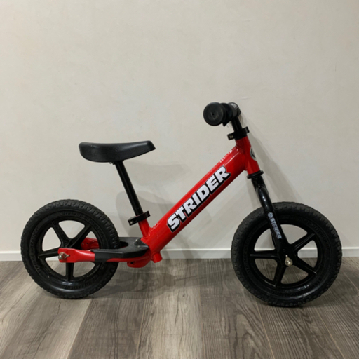 ストライダー STRIDER スポーツモデル　12インチ　レッド