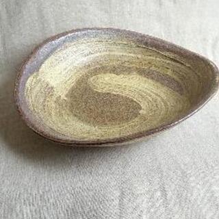 陶器の大皿の画像