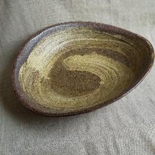 陶器の大皿の画像