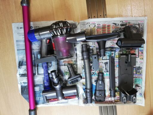 ★ダイソン コードレスクリーナー★dyson DC62 掃除機