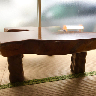 和室に合いそうな貴重な一本木で作られたテーブル🌳の画像