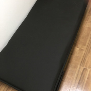 黒ソファベッドの画像