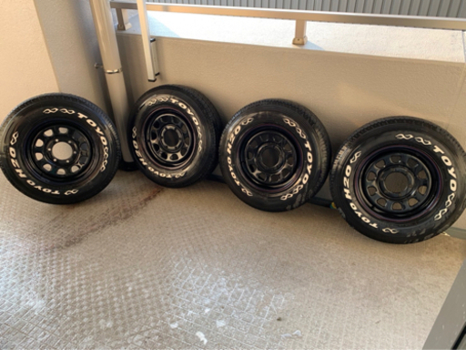 ハイエースタイヤ　4本セット