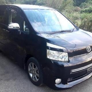 トヨタ 

ヴォクシー 
