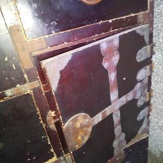 昔の箪笥3棹の画像