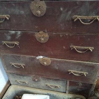 昔の箪笥3棹の画像