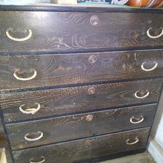 昔の箪笥3棹の画像