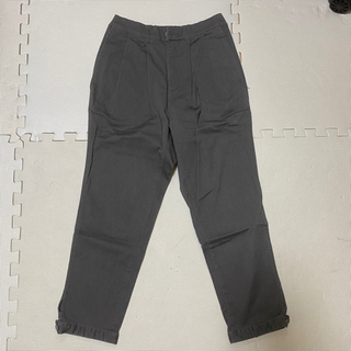 グレー　チノパン