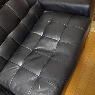 黒のレザー風３人掛けソファーベッドの画像