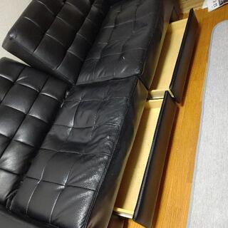 黒のレザー風３人掛けソファーベッドの画像