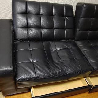 黒のレザー風３人掛けソファーベッドの画像