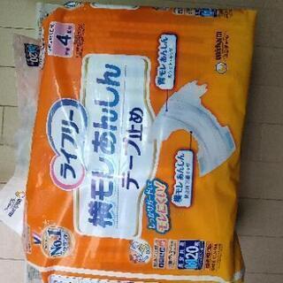 大人用紙おむつ　男女共用　3点全ての場合は値引あり ライフリーはテープ止めの画像
