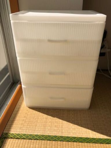 ☆三段プラスチック収納チェスト☆