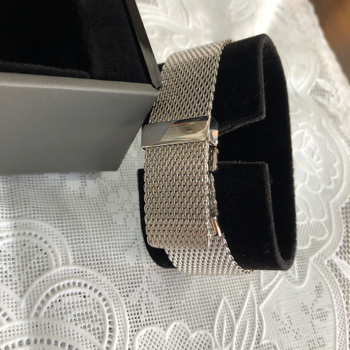 箱入り　EMPORIO ARMANI   腕時計　オシャレ　ファッション　人気商品　現品限り　早いもの勝ち