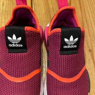 アディダス　キッズ　adidas スニーカー　ピンク　紫　18センチ　メッシュの画像