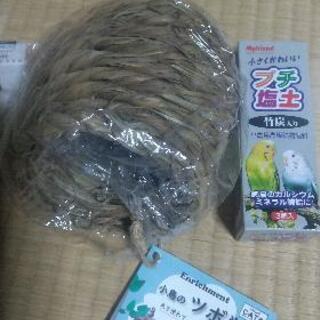 鳥の餌やツボ巣の画像