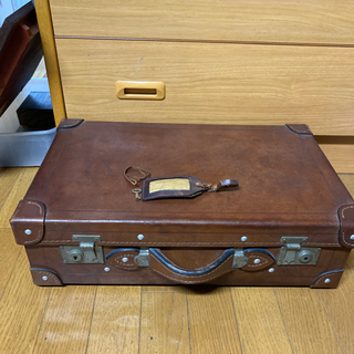 革のトランク