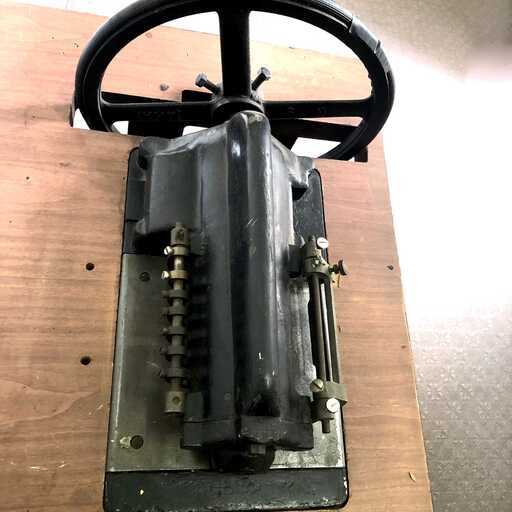 革材手動式ストラップ紐裁断機